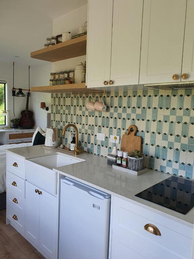 לוור האט Tiny House With Greenhouse Dining מראה חיצוני תמונה